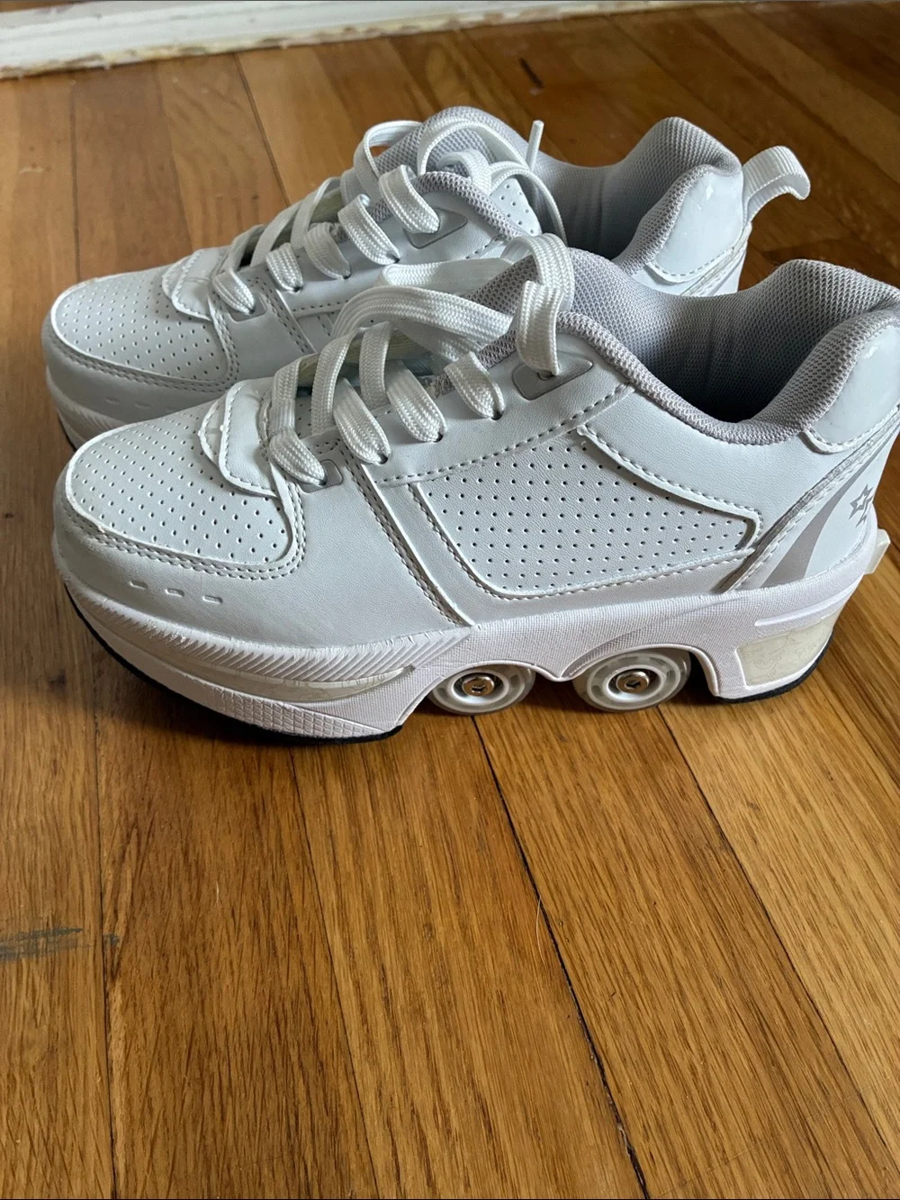 Kids White Light-Up Roller Shoes with Hearts - Picture 3 of 3